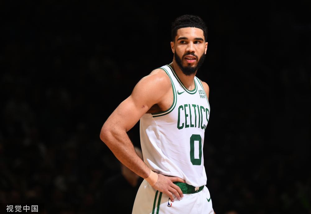 琼斯充满兴 琼斯充满兴